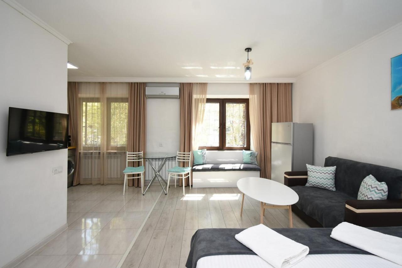 Cozy Apartment Near To The Metro H Kochar 19 Ереван Экстерьер фото
